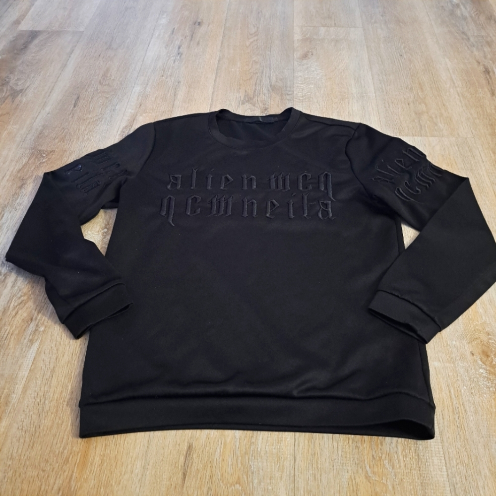 MCQ Embroidered Logo Black Crewneck Sweatshirt Boy's Youth Size XL